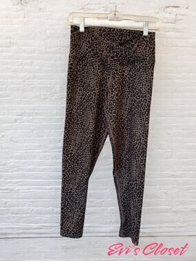 Evolution & Creation Women’s Leggings Size M Cheetah Animal Print Cropped
